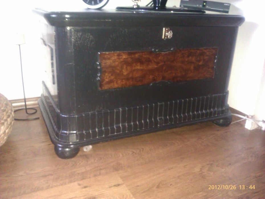 Lada din lemn masiv veche