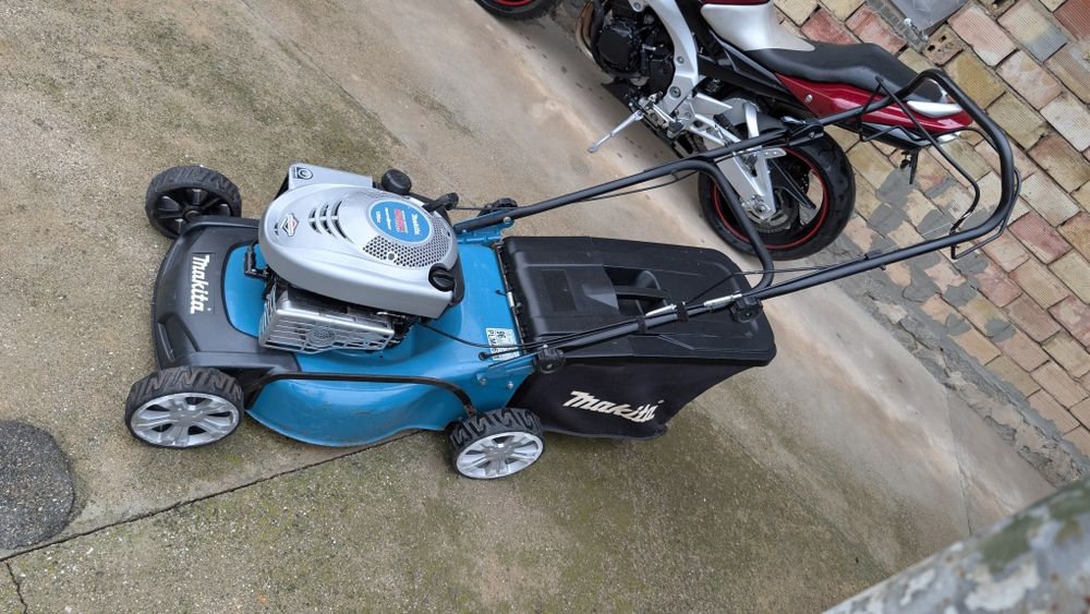Самоходна косачка Makita PLM4611