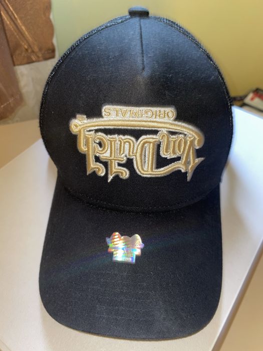 Sapca Von Dutch.