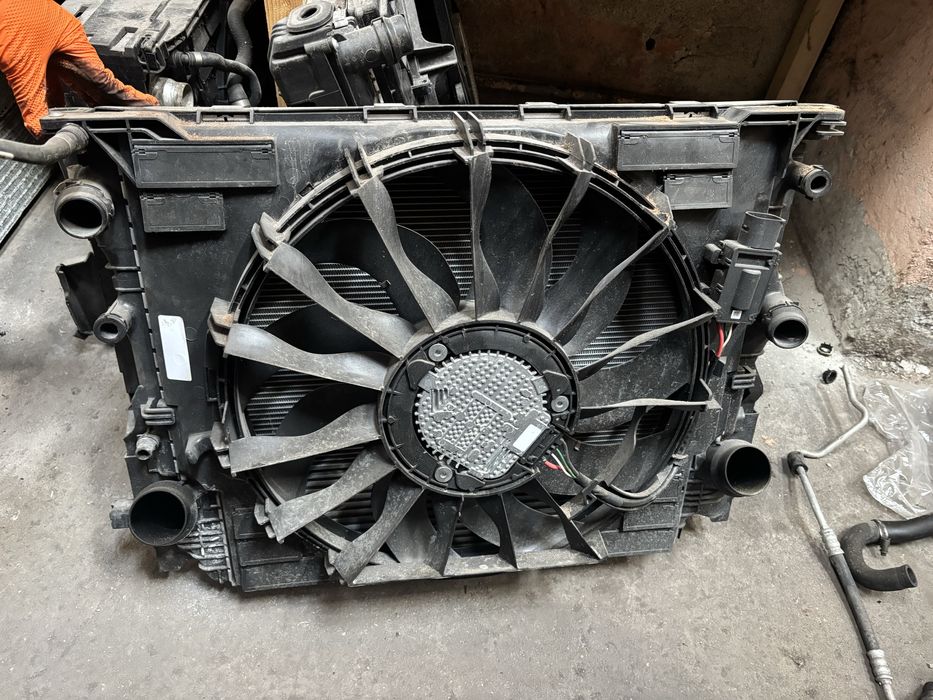 Пачка с радиатори bmw g30 g31