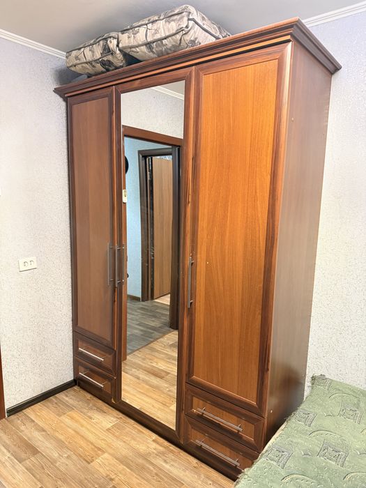 Шифоньер с зеркалом