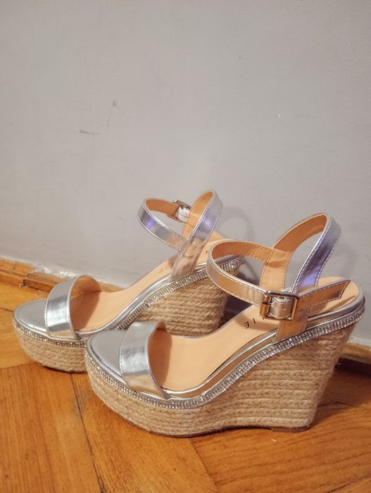 Sandale măr 38... pantofi măr 37, ambele perechi purtate o singură dat