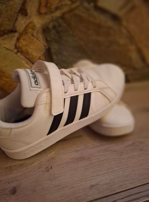 Adidași de la adidas