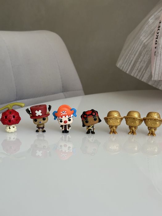 Фигурки киндер джой one piece и майнкрафт