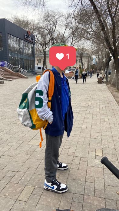 Продам бомбер на подростка на 9-12 лет.