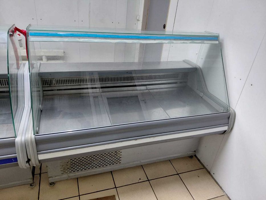 Продам витринные холодильники