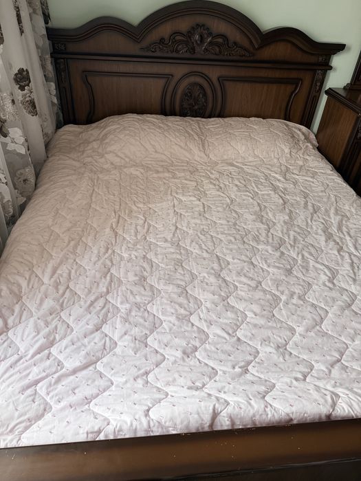 Двуспальная кровать