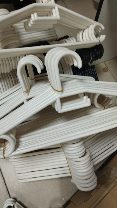 Продам вешалки и кручки