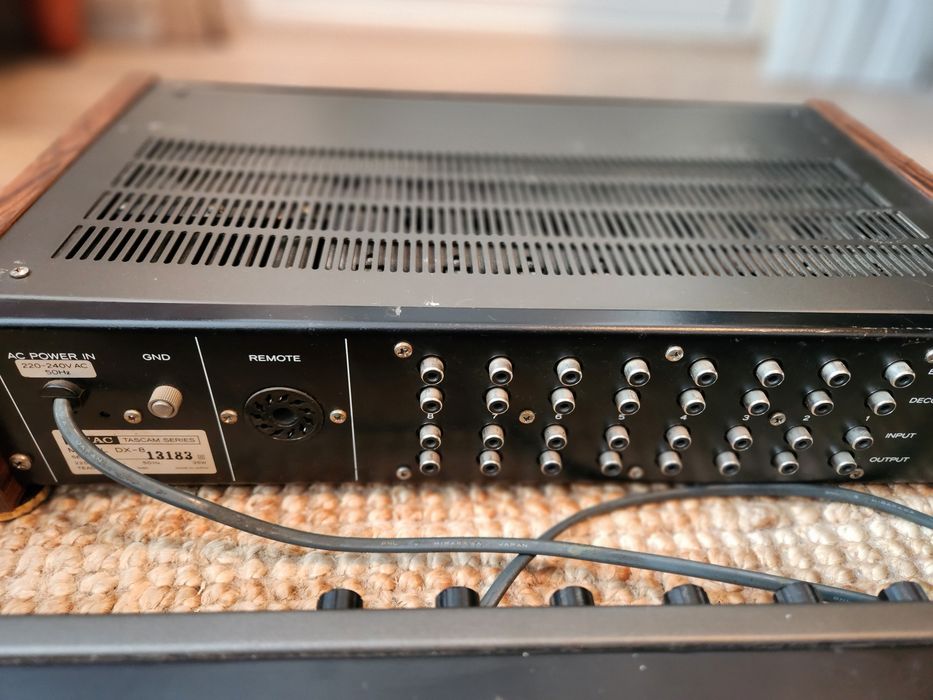 Teac 1 Teac DX8 mixer și procesor.