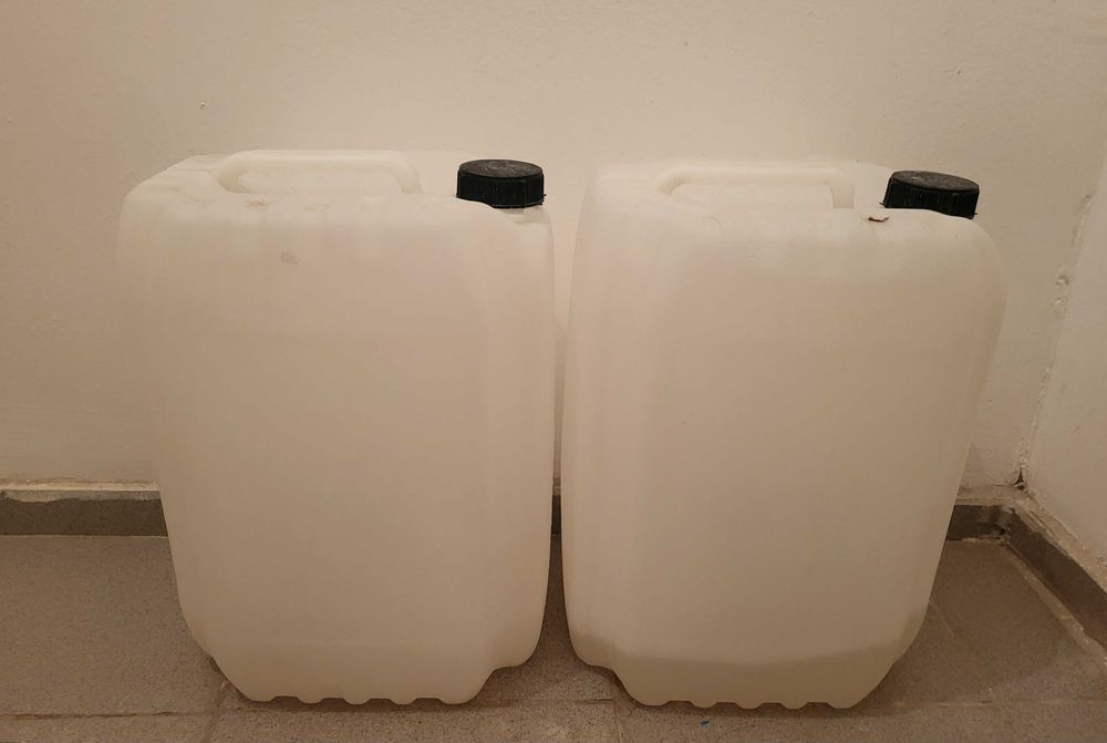 Продам 20 л пластиковые канистры