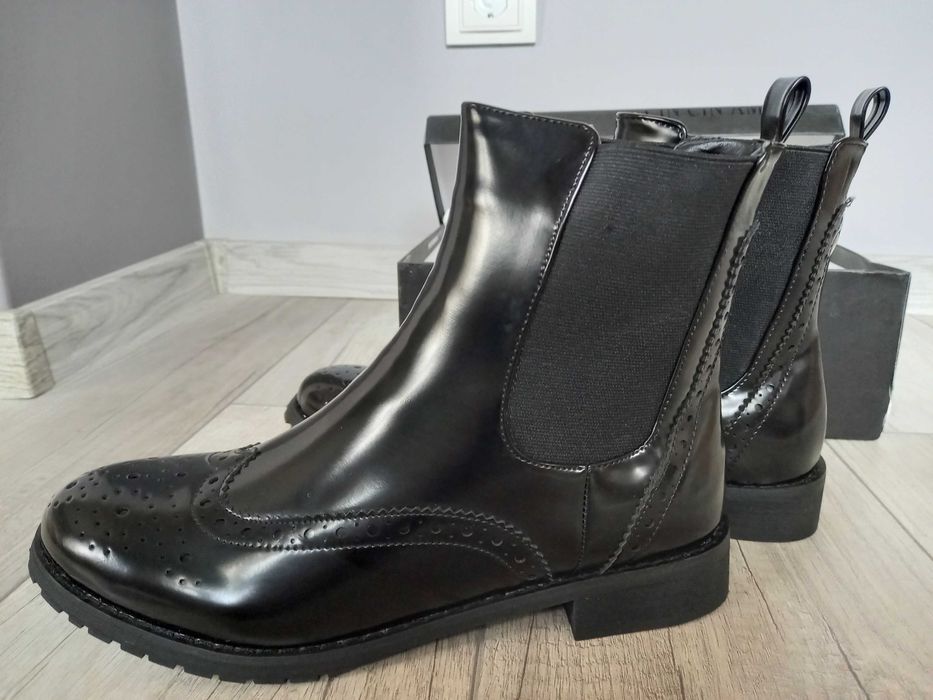 Дамски боти, черен лак, номер 39