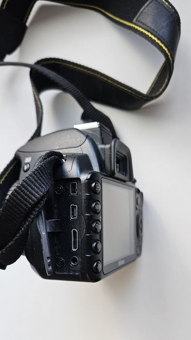 Nikon D3100 на САМО 12k кадъра + обектив 18-55mm + Аксесоари (Чанта, 2 Батерии, Карти, UV Филтър)