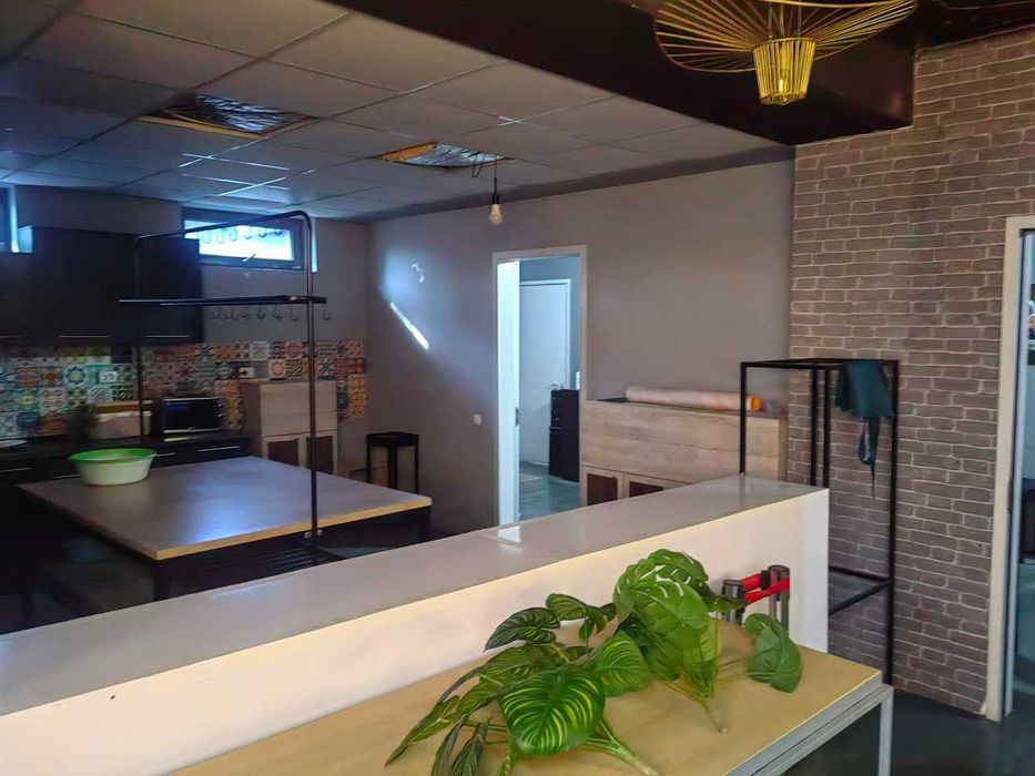 Большое отдельностоящее здание в аренду. Яккасарайский р-н