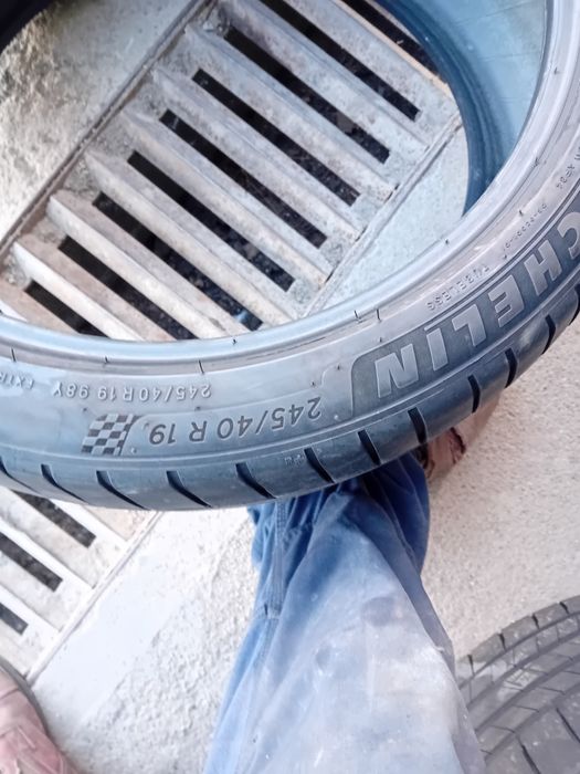 245/40/19;235/50/18