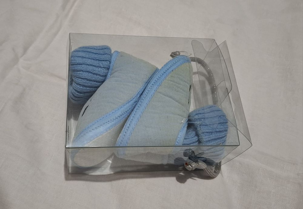 Totosei bebelusi, bleu