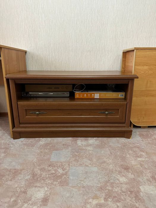Продам Тумбу под телевизор