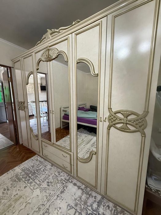 Спальный гарнитур