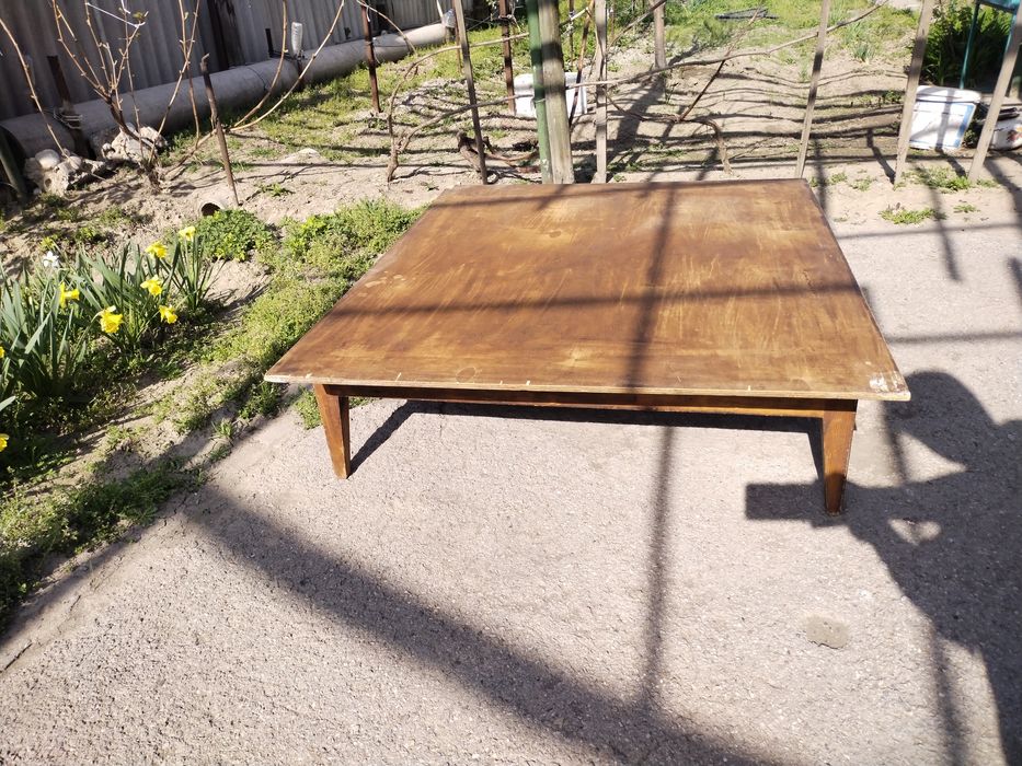 Продам низкий столик