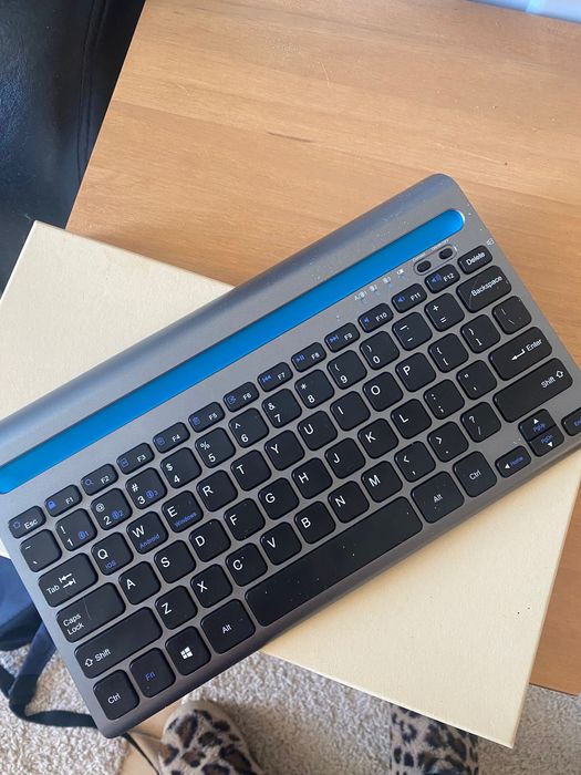 нова Bluetooth клавиатура