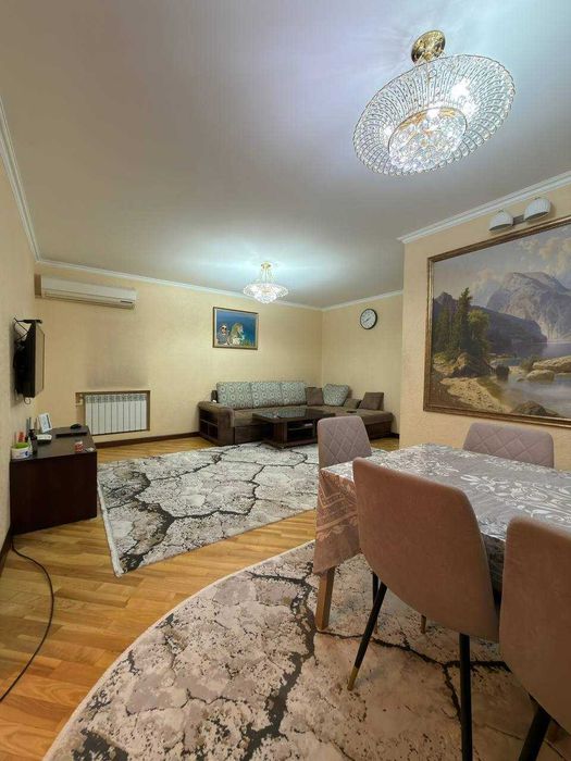 Продам 3-х комнатную  77 серия.Госпитальный.Мирабадский район