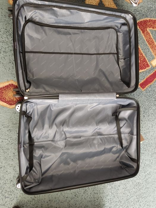 Продам чемодан дорожный