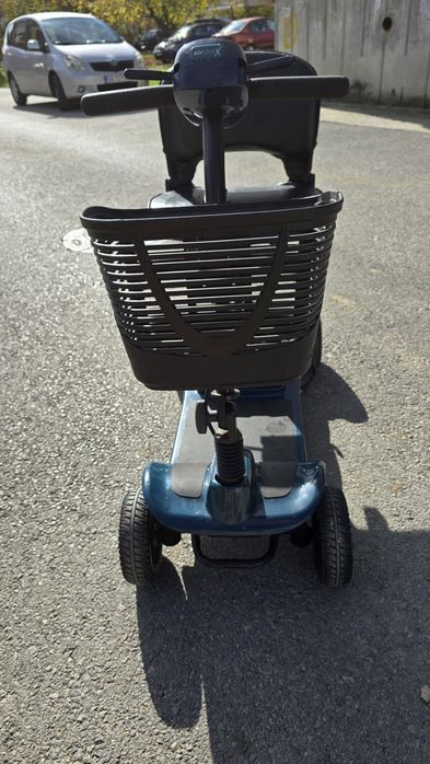 Акумулаторна количка-скутер за трудноподвижни хора