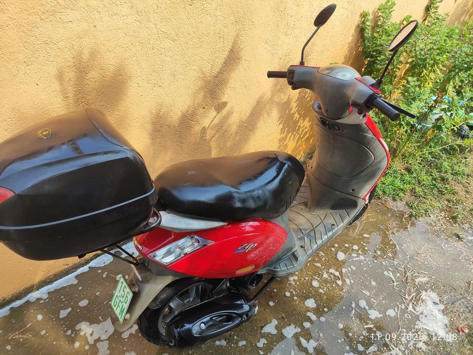Scooter Piaggio Zip 49ccm