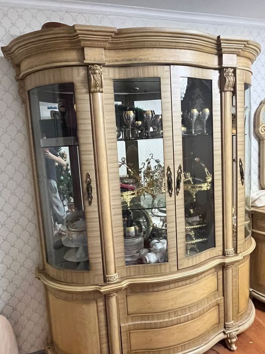 Шкаф и зеркало..