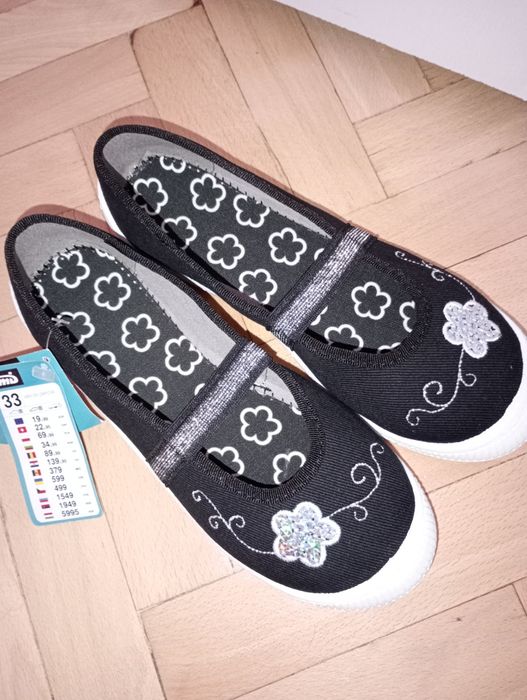 Нови боти frozen Lc Waikiki,гуменки sinsay,сандали sprandi