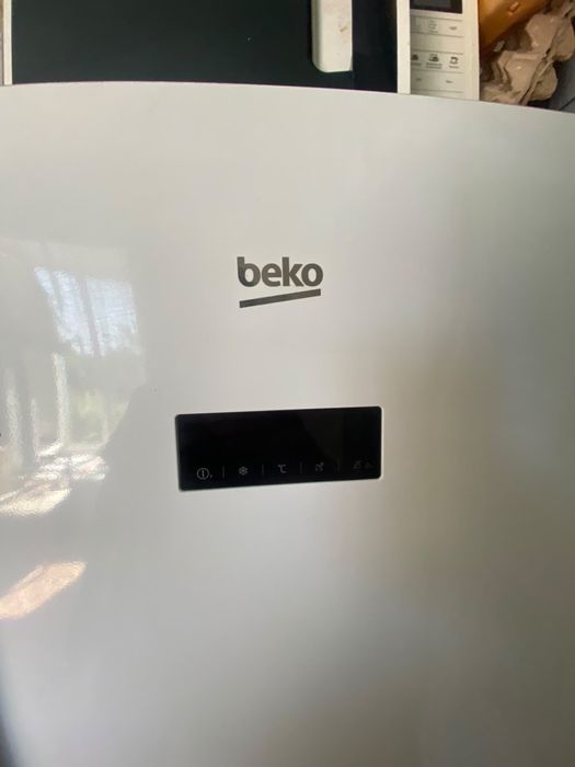 Вертикальная морозилка BEKO