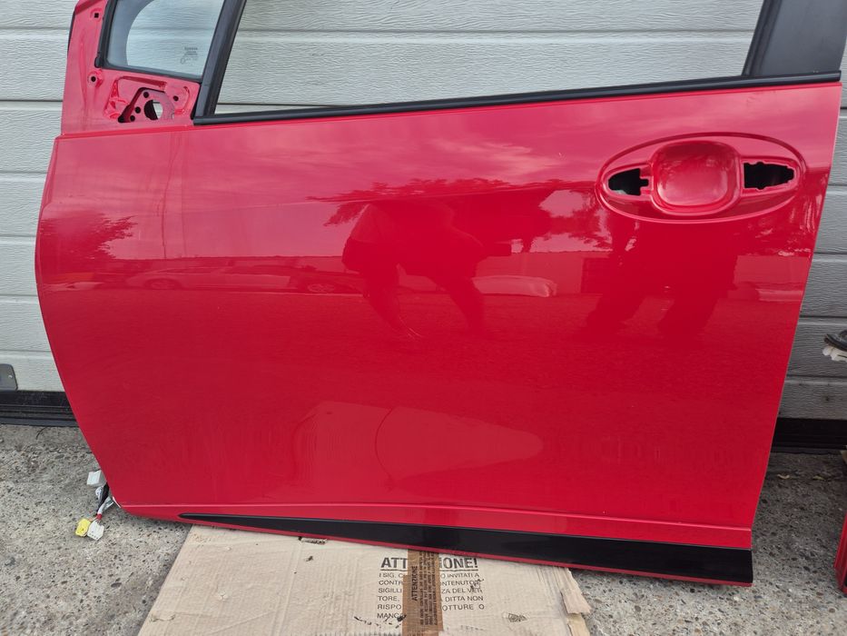 Uși Stinga Față/Spate Yaris 3. 2017-2019. Model cu bandou.