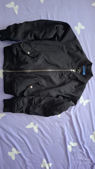 Vând geaca băieții H&M 8-10 ani