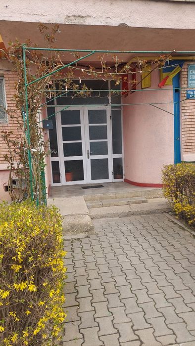 Închiriez garsonieră Etaj 1 – Zona ANAF / Complex Agneza