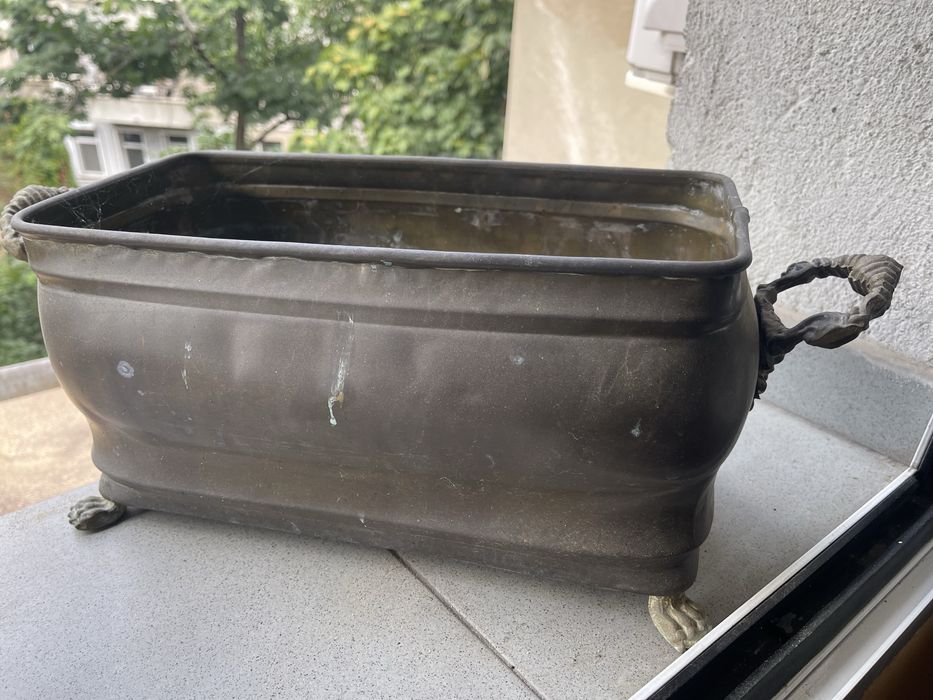 Винтидж метал саксия / кашпа