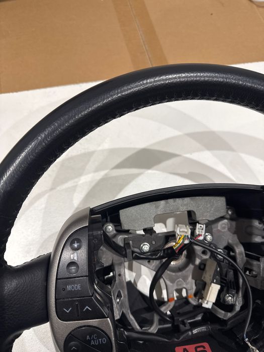 Toyota Prius кожен волан Тойота Приус