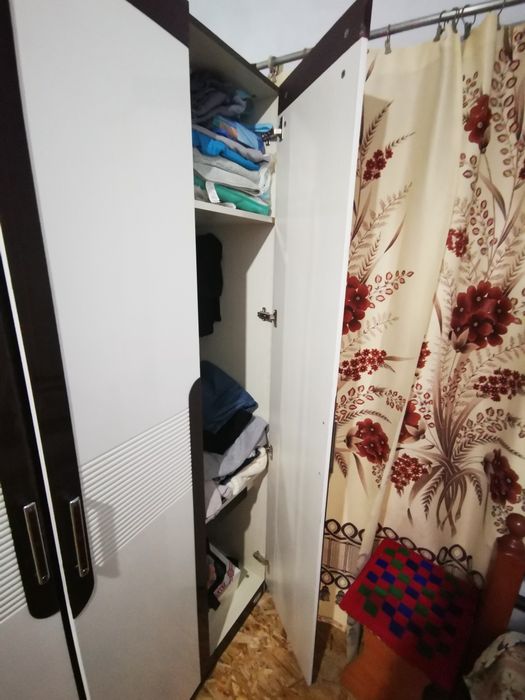 Продам шкаф с угловым столом