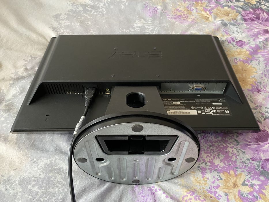 Монитор ASUS.