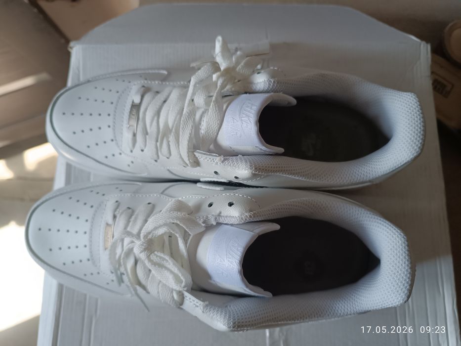 Кроссовки Nike          .