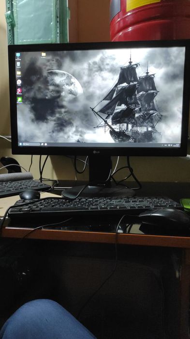 Продается монитор lg