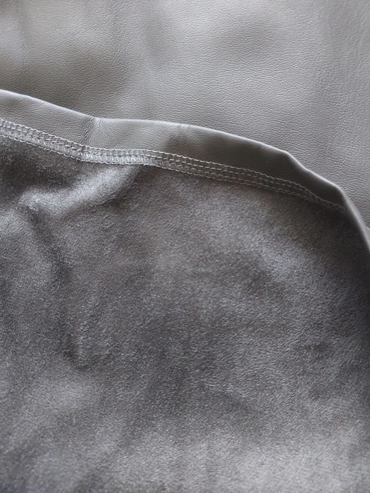 Женское платье из экокожи.