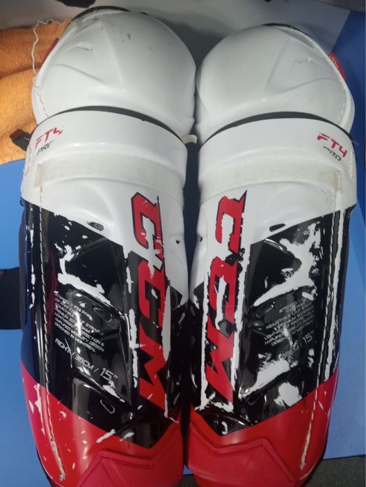 Продам профессиональные хоккейные щитки