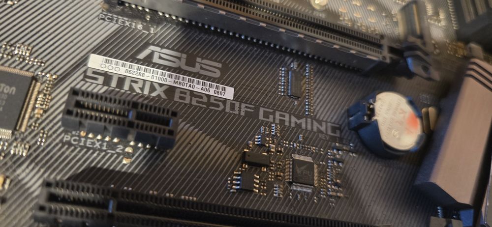 Placa baza Asus ROG Strix B250F Gaming 1151