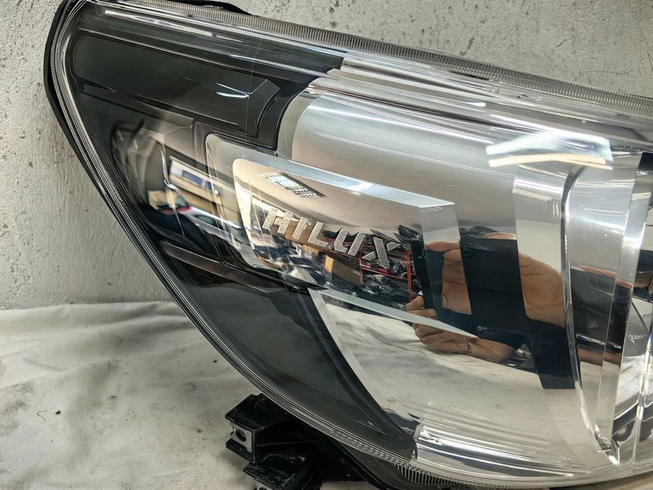 Оригинален фар Тойота Toyota Hilux