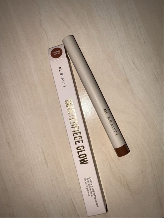 Сенки за очи стик