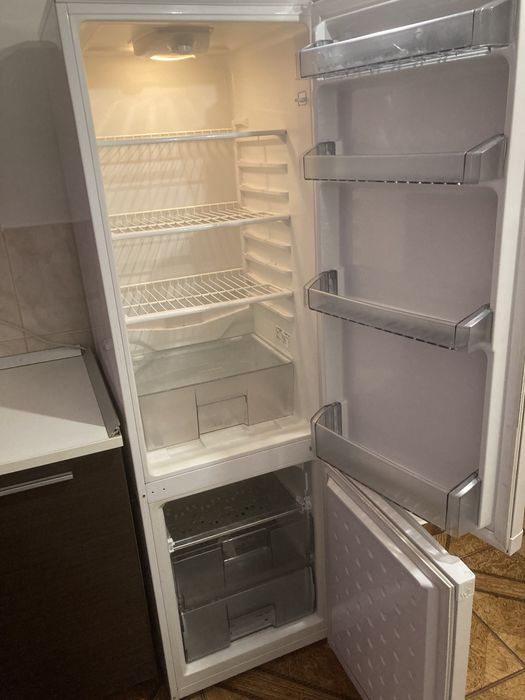 Frigider 200lei NU PORNESTE combina frigirifica 200lei