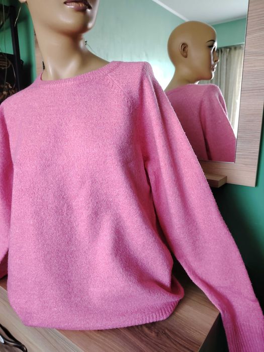 Леки пуловери размер М и S