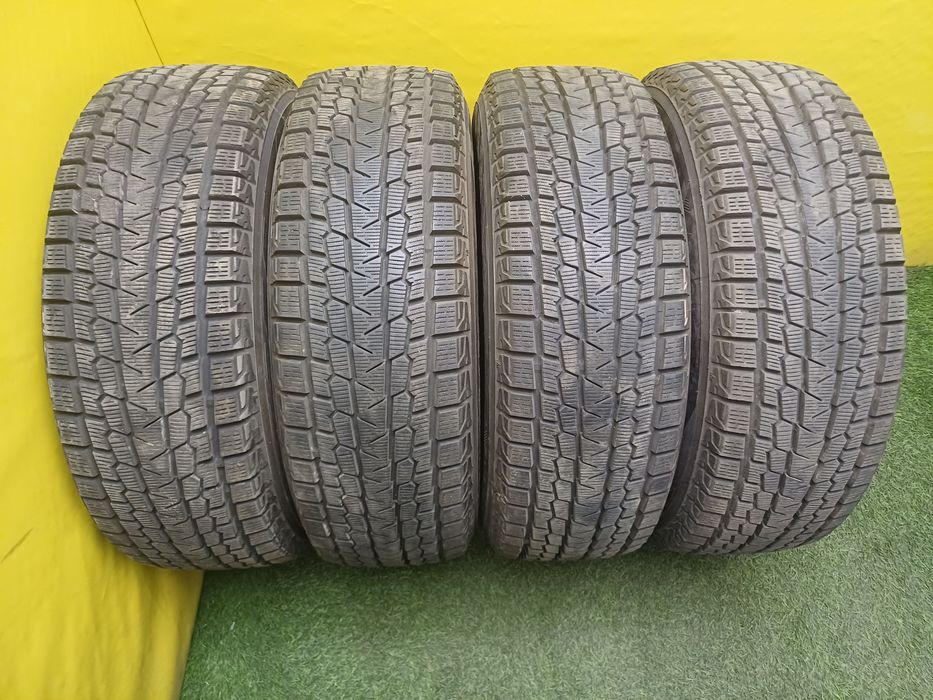 Шины 225/65 R17 YOKOHAMA комплект.