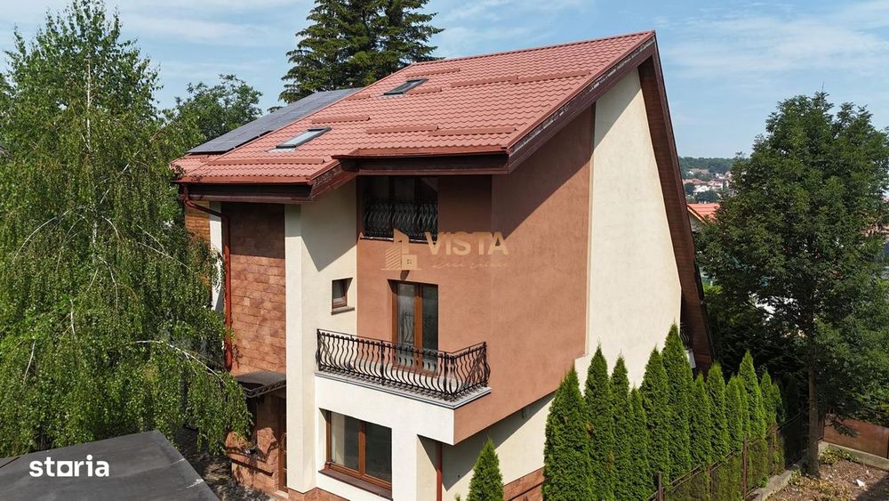 Casa tip duplex, zona Centru