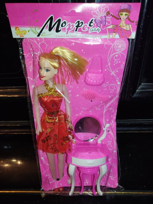 Кукла Барби с трюмо,стульчиком,расческой и сумочкой