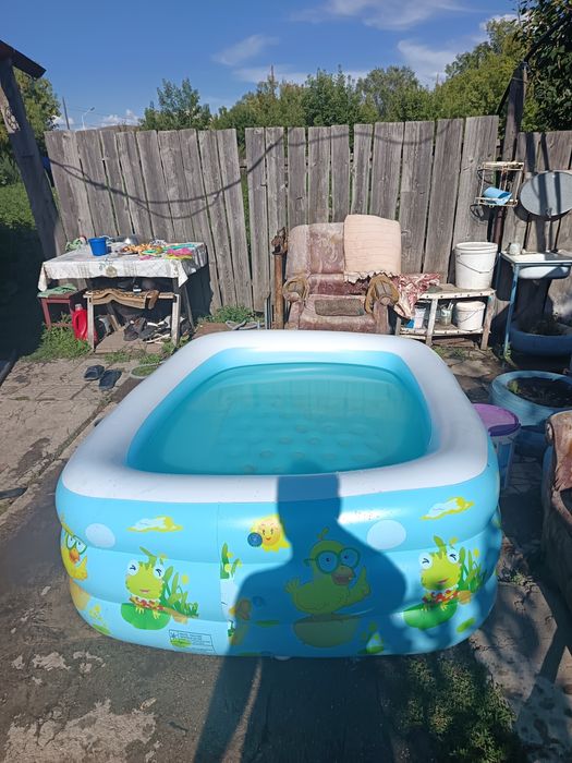 Продам надувной бассейн
